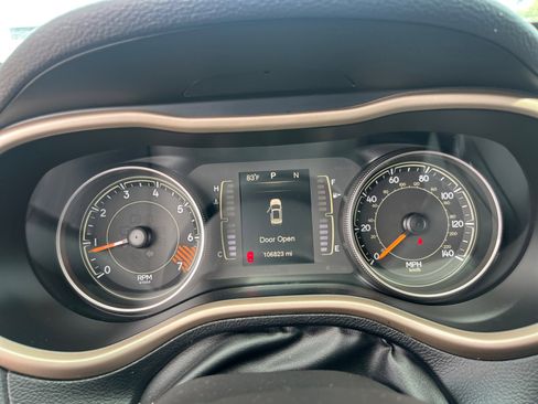 Used 2015 Jeep Cherokee Sport image 10