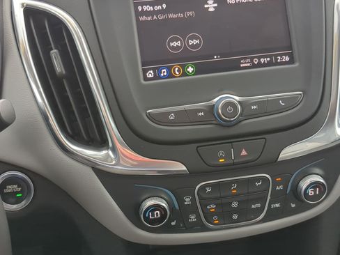 Used 2022 Chevrolet Equinox LT FWD image 17