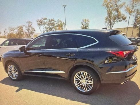 Used 2023 Acura MDX SH-AWD w/ Advance Package image 3
