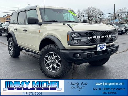 Used 2025 Ford Bronco Badlands image 1