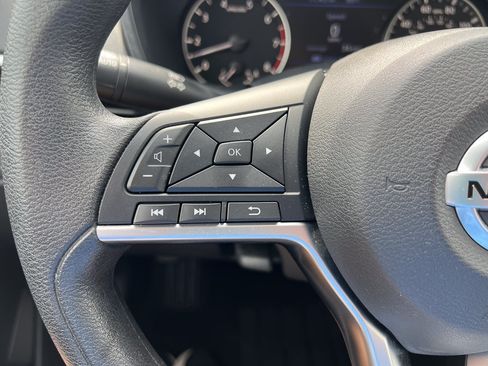 Used 2022 Nissan Altima 2.5 SV FWD image 17