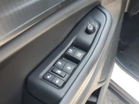 Used 2023 Jeep Grand Cherokee Laredo w/ Luxury Tech Group I AWD/4WD image 6