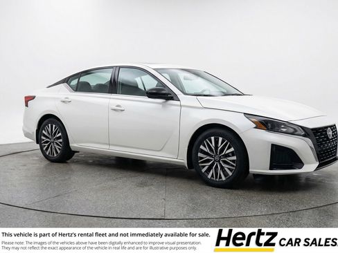 Used 2025 Nissan Altima 2.5 SV image 1