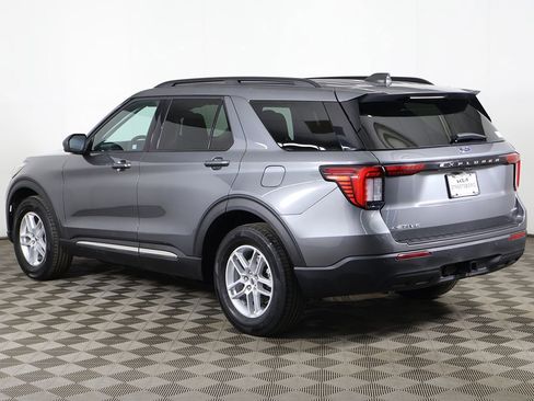 Used 2025 Ford Explorer Active AWD/4WD image 10
