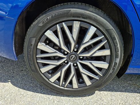 Used 2025 Nissan Altima 2.5 SV FWD image 8