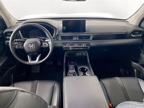 Used 2025 Honda Pilot Touring image 32