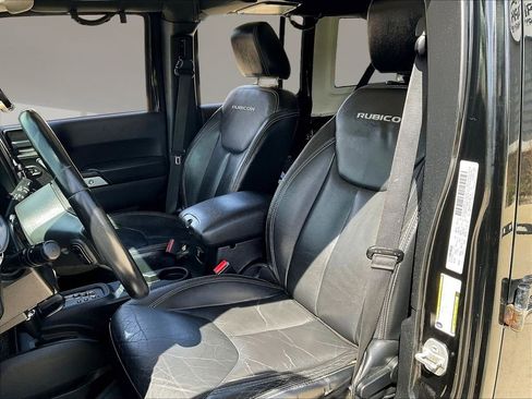 Used 2015 Jeep Wrangler Unlimited Rubicon w/ Connectivity Group AWD/4WD image 19