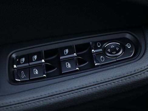 New 2026 Porsche Macan image 21