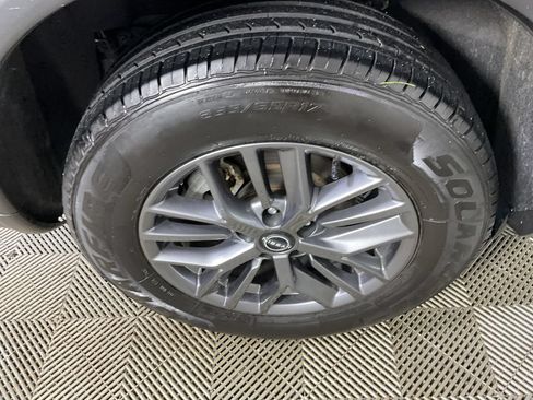 Used 2024 Nissan Rogue S AWD/4WD image 10