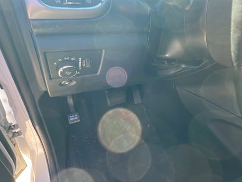 Used 2018 Jeep Grand Cherokee Altitude image 27