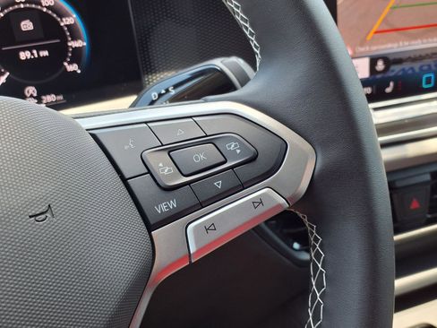 New 2026 Volkswagen Tiguan SE image 19