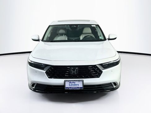 Used 2023 Honda Accord Touring image 2