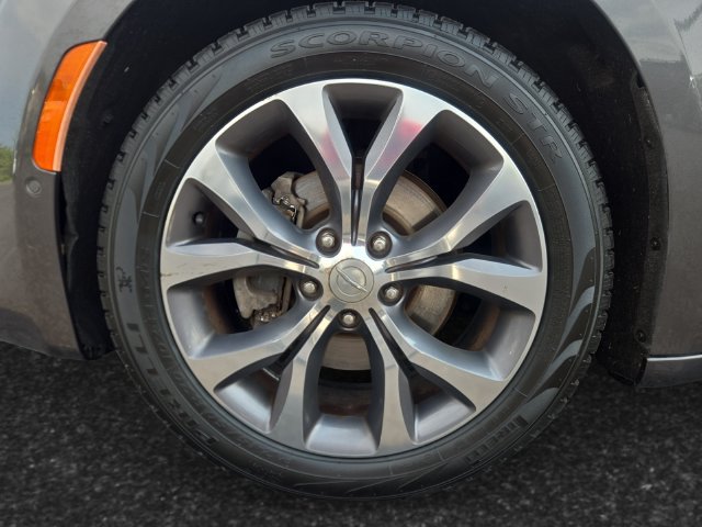 Used 2017 Chrysler Pacifica Limited w/ Advanced Safetytec Group FWD image 4