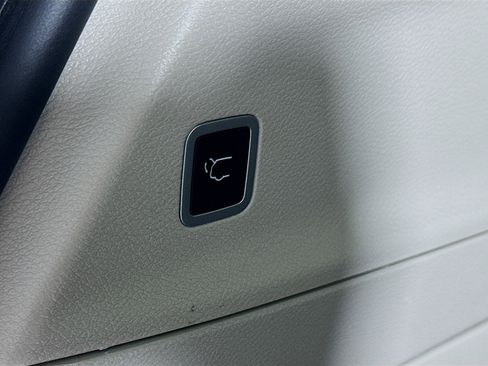 Used 2024 Chrysler Pacifica Touring-L image 29