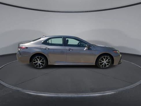 Used 2024 Toyota Camry SE FWD image 5