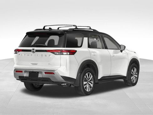 Used 2022 Nissan Pathfinder SL FWD image 2
