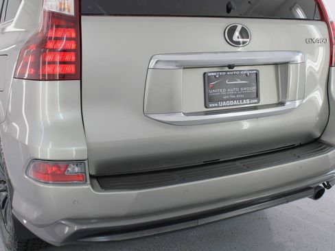 Used 2022 Lexus GX 460 Premium w/ Accessory Package AWD/4WD image 20