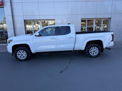 Certified 2024 Toyota Tacoma SR5 image 2