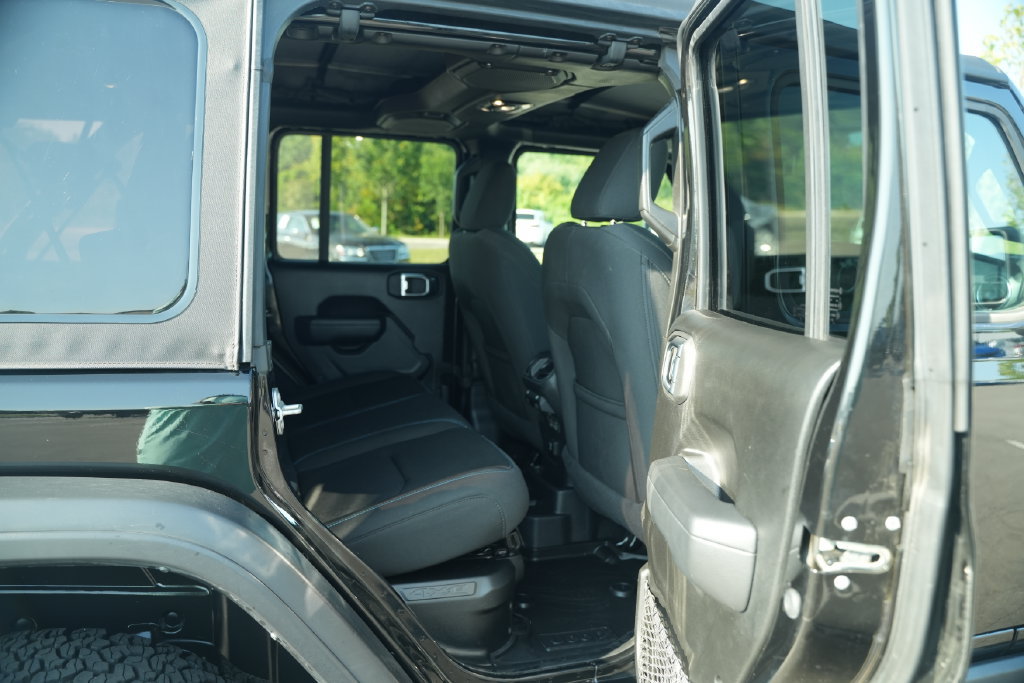 Used 2023 Jeep Wrangler Unlimited Rubicon 4xe w/ Cold Weather Group AWD/4WD image 23