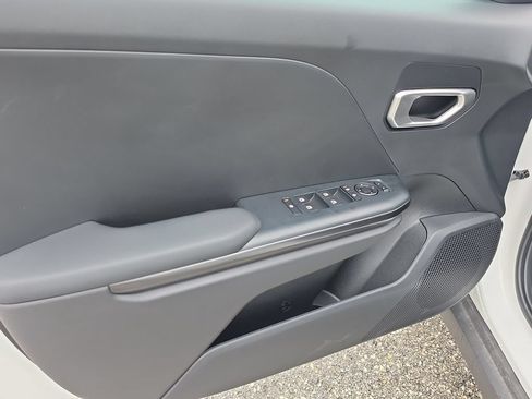 New 2026 Kia K4 FWD image 17