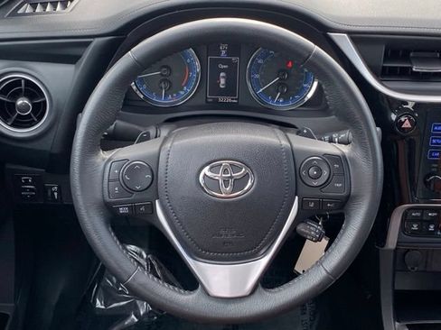 Used 2018 Toyota Corolla SE w/ Carpet Mat Package (TMS) FWD image 9