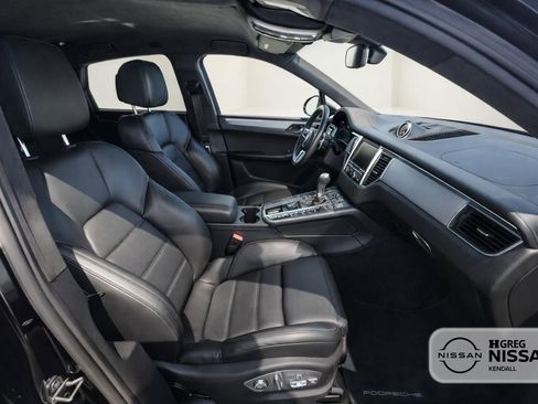Used 2016 Porsche Macan Turbo AWD/4WD image 11