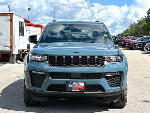 New 2026 Jeep Grand Cherokee L Limited w/ Limited Altitude Package AWD/4WD image 10