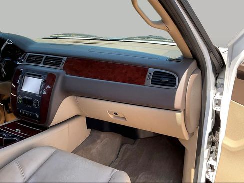 Used 2012 Chevrolet Avalanche LTZ RWD image 17