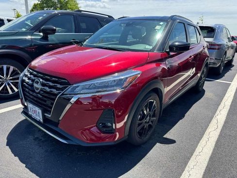 Used 2023 Nissan Kicks SR w/ SR Premium Package FWD image 3