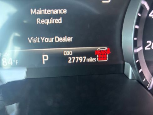 Used 2025 Toyota Highlander LE FWD image 42