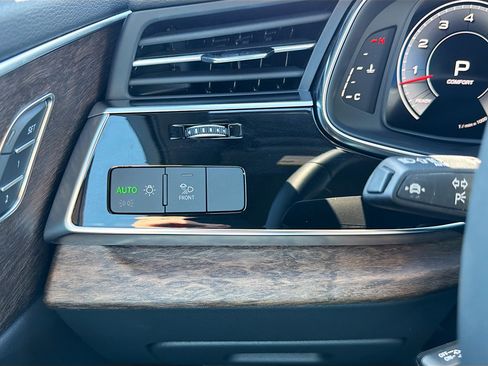 Used 2025 Audi Q7 Premium image 38