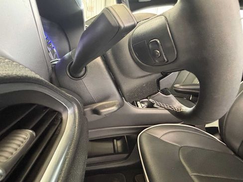 Used 2025 Chrysler Pacifica Limited AWD/4WD image 22