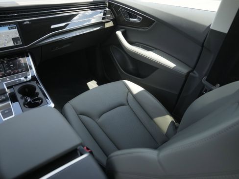 Certified 2025 Audi Q8 Premium Plus w/ Premium Plus Package image 26