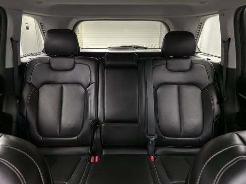 Used 2023 Jeep Grand Cherokee Limited w/ Luxury Tech Group II image 34