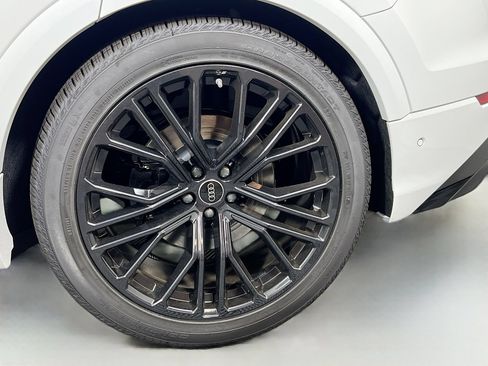 Used 2025 Audi SQ8 Premium Plus AWD/4WD image 33