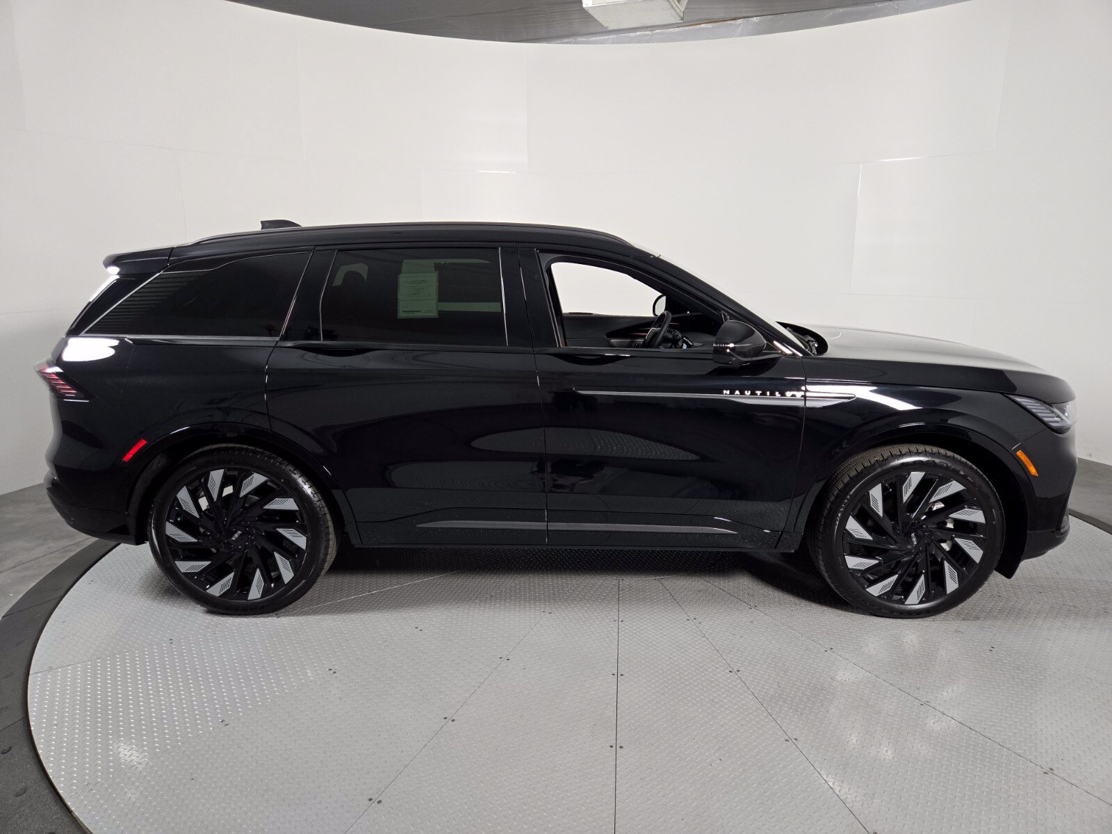 New 2026 Lincoln Nautilus Reserve AWD/4WD image 3