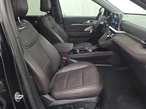 Used 2025 Ford Explorer Platinum w/ Ultimate Package AWD/4WD image 6