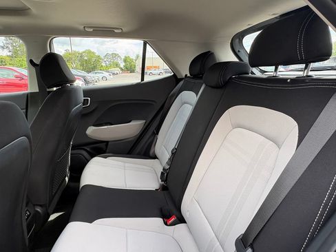 Used 2022 Hyundai Venue Limited FWD image 24
