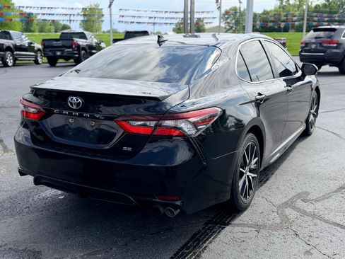 Used 2021 Toyota Camry SE FWD image 5
