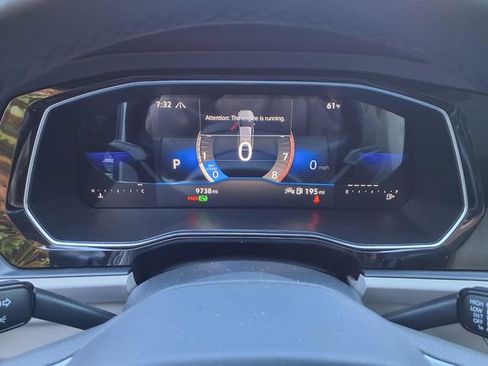 Used 2023 Volkswagen Jetta SE w/ Panoramic Sunroof Package FWD image 10