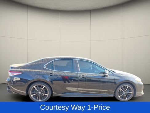 Used 2018 Toyota Camry XSE FWD image 11