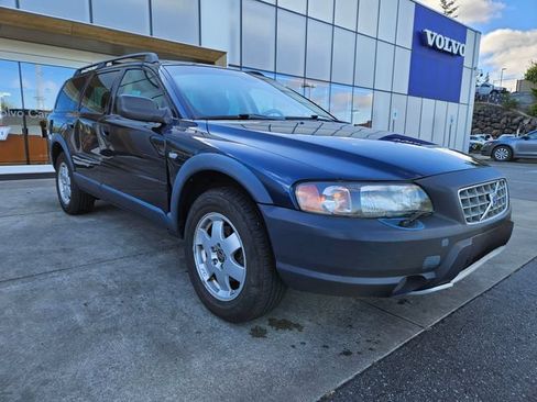 Used 2004 Volvo XC70 AWD/4WD image 3