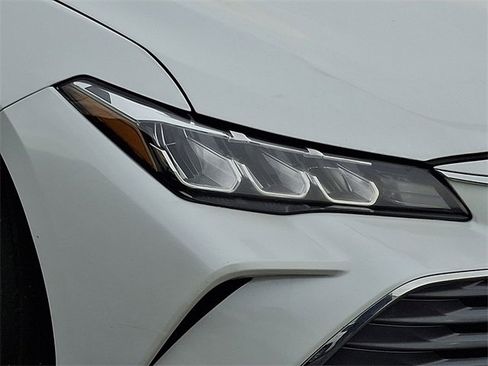 Used 2022 Toyota Avalon XLE image 7
