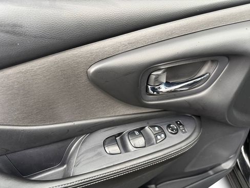 Used 2019 Nissan Murano S image 11