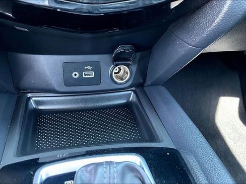 Used 2018 Nissan Rogue SV image 15