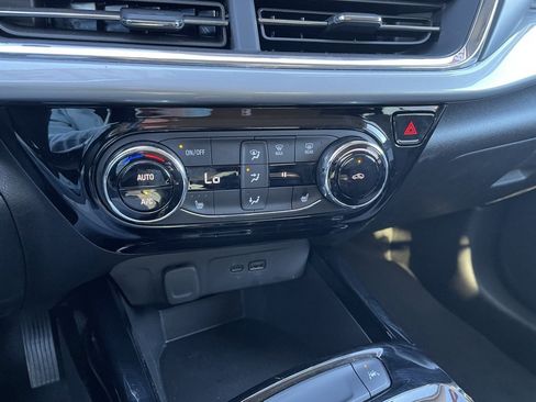 Used 2025 Chevrolet Trax LT w/ Driver Confidence Package image 18