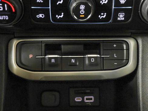 Used 2023 GMC Acadia SLT w/ Technology Package AWD/4WD image 35
