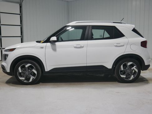 Used 2024 Hyundai Venue SEL image 8