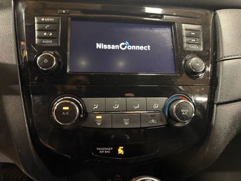 Used 2020 Nissan Rogue S w/ Special Edition Package image 39