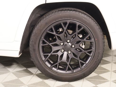 Used 2025 Jeep Grand Cherokee Summit AWD/4WD image 21
